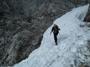 62 strisciata di neve discendente dalla Forcella di Valmora...